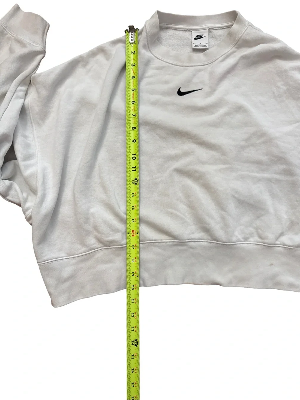 Nike Women’s White Crop Box Style Sweatshirt Size Medium Center Swoosh Logo Nike
